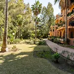 Seaside Bliss 2Br Apartment With Tranquil Terrace Pool And Parking